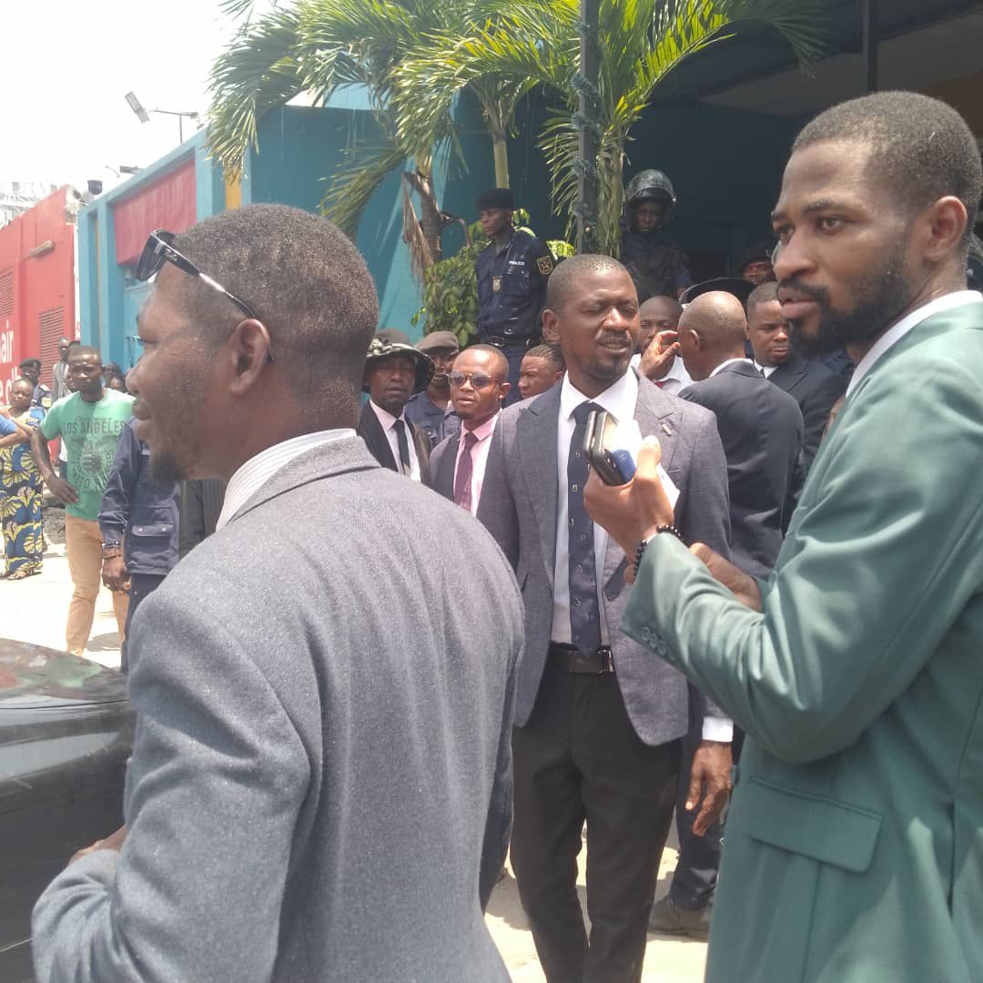 Kinshasa : Tensions à la Gombe lors de la plénière visant la destitution du bourgmestre Léopold Manzambi