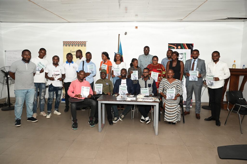 Littérature et conscience nationale : la revue Regard’Ici lève le voile sur « Belligérance et ténèbres »