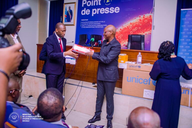 Lutte contre les épidémies : le Gouvernement congolais reçoit 20 tonnes de médicaments de l’UNICEF