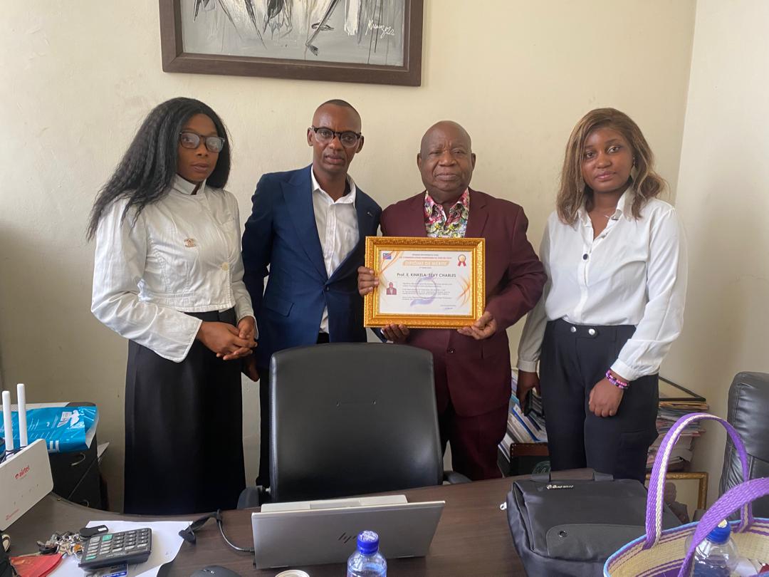 « Aimons-nous vivants » : Hommage au Professeur Émérite Charles Kinkela Savy, une figure de loyauté et d&rsquo;engagement national