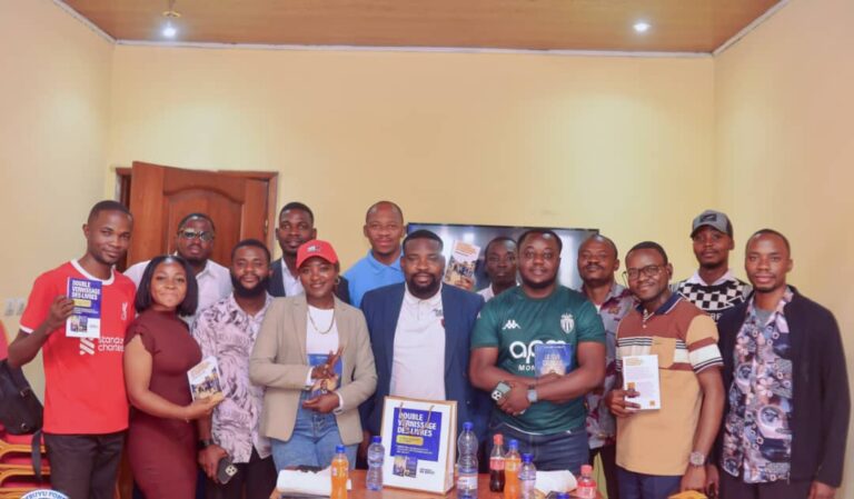 Les passionnés de lecture répondent présents a l&rsquo;appel de madame Patricia mbuyu  autour du “Rêve congolais” de Don Israël Mbuyi