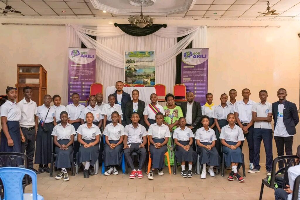 Kinshasa : “La Grande Dictée Congolaise” a réuni 100 élèves au Musée National