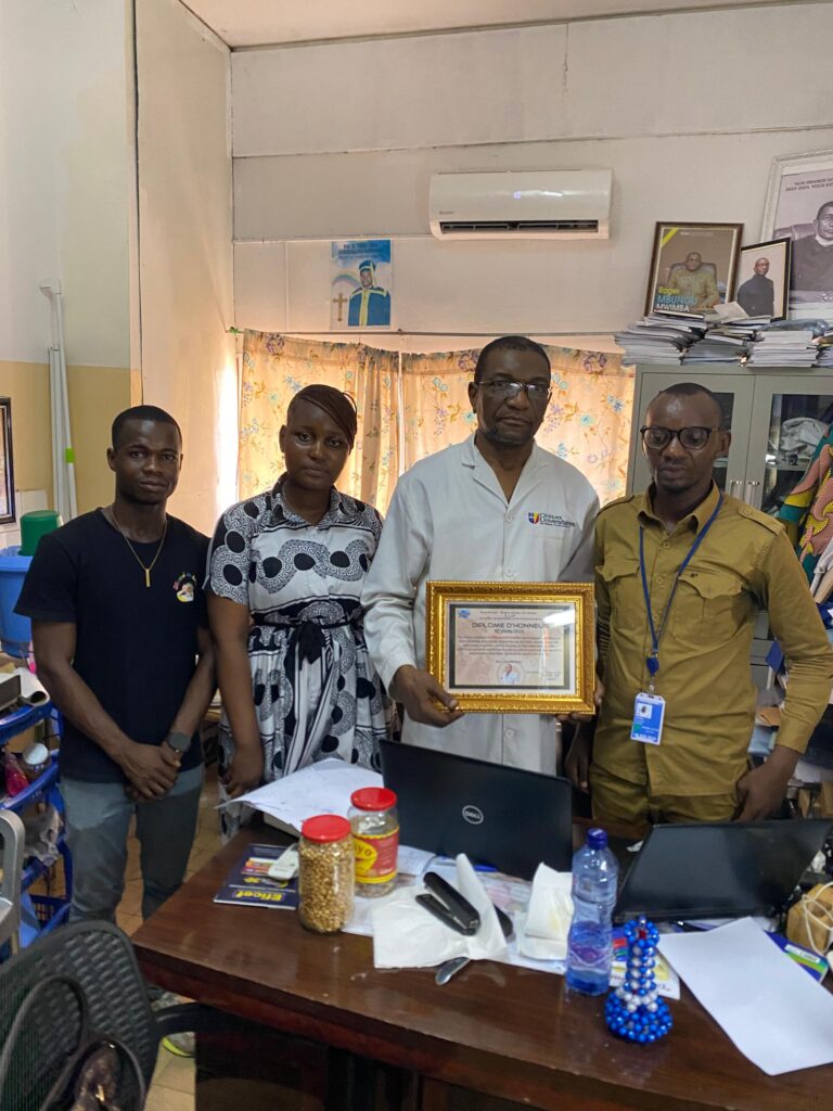 Hommage académique : l’A.J.J.P célèbre le parcours exceptionnel du Professeur Roger Mbungu Mwimba, doyen émérite de la Faculté de Médecine de l’UNIKIN