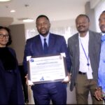 ‎Le Collectif des Communicateurs du Chef a honoré ce jour le parcours exceptionnel de Steeve Lemba, Directeur des Opérations et Stratégies à la Agence Congolaise de l’Environnement (ACE), en lui remettant un Diplôme de Mérite et d’Excellence pour le Leadership.